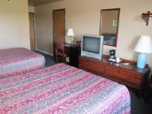 Deluxe Queen Suite interior